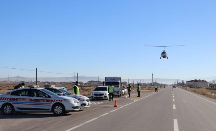 Aksaray jandarmadan Cayrokopter ile denetim