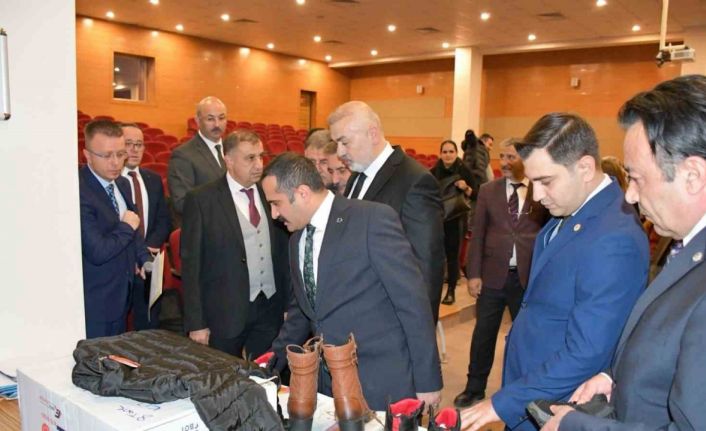 Avrupa Kayseriler Birliği’nden Kayseri’deki öğrencilere kaban ve ayakkabı yardımı