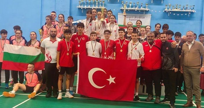 Bulgaristan’da düzenlenen Badminton turnuvasına Bergama damgası