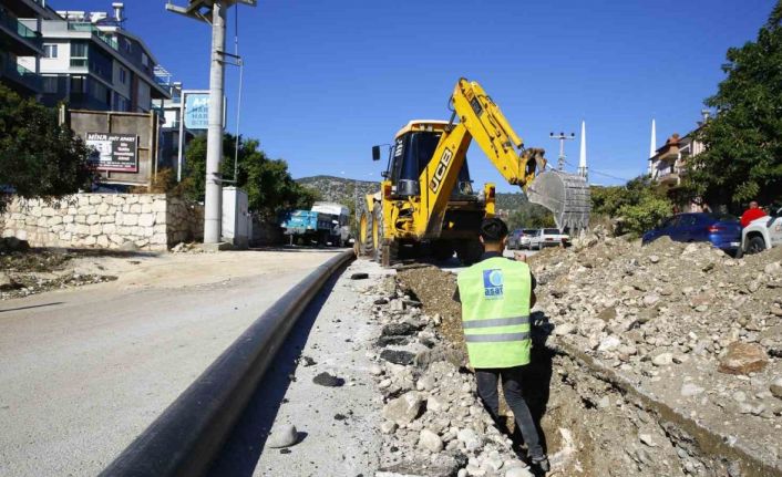 Büyükşehir Demre Gökyazı’da içme suyu hatlarını yeniliyor