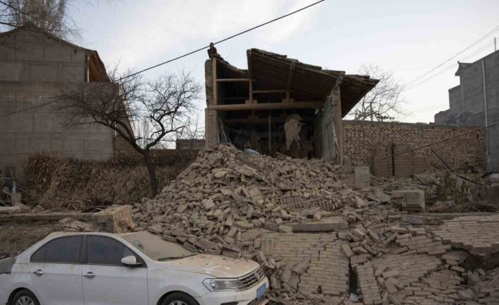 Çin’deki deprem felaketindeki can kaybı 135’e yükseldi