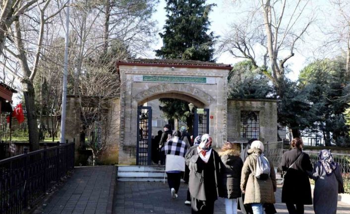 Eyüpsultan’da cami ve türbe gezileri başladı