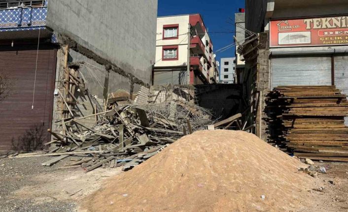 Gaziantep’te beton dökümü sonrası inşaat çöktü: 1’i ağır 2 yaralı