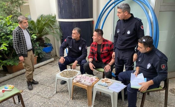 İzmir’de dilenci 3 saatte bin 700 lira topladı