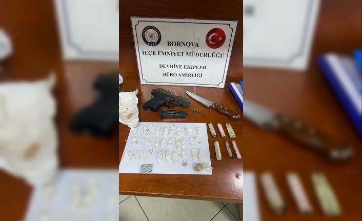 İzmir’de ’dur’ ihtarına uymayan araçtan uyuşturucu çıktı