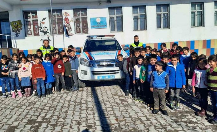 Jandarmadan öğrencilere trafik eğitimi