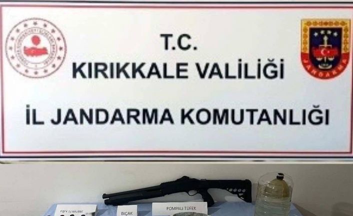 Jandarmanın şüphe üzerine durdurduğu tırda uyuşturucu ele geçirildi: 2 gözaltı