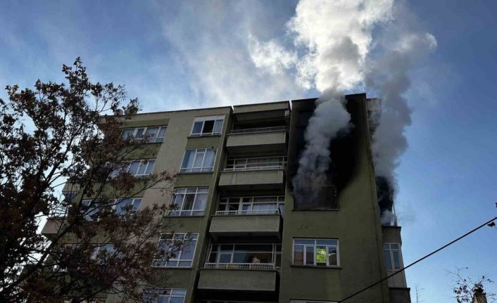 Konya’da 5. kattaki dairede çıkan yangın korkuttu