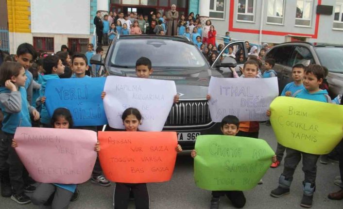 Konya’da Yerli Malı Haftasında okula TOGG getirdiler