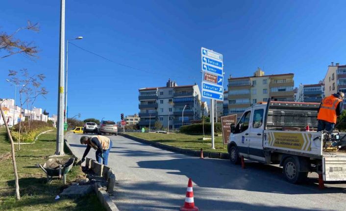 Kuşadası Belediyesi bozulan yolları onarıyor