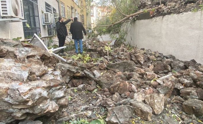 Milli Eğitim Müdürlüğü’nün bahçesine istinat duvarı çöktü