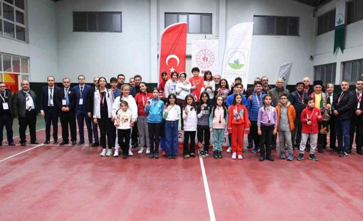 Osmangazi’de dedeler ve torunlar satrançta yarıştı