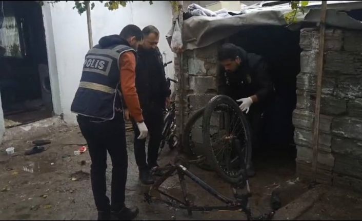 Osmaniye’de hırsızlık yaptığı öne sürülen 2 kadın tutuklandı