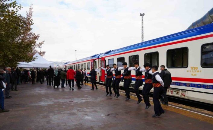 Turistik Doğu Ekspresi’ne Erzincan’da sıcak karşılama