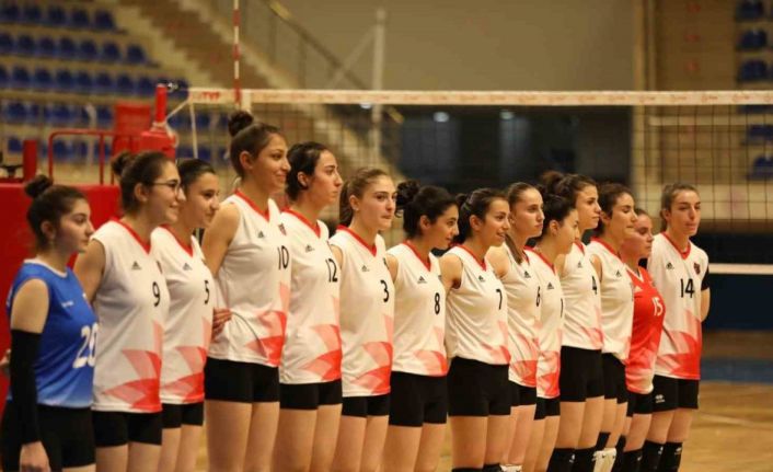 Voleybolda Van derbisinin galibi Büyükşehir Belediyespor oldu