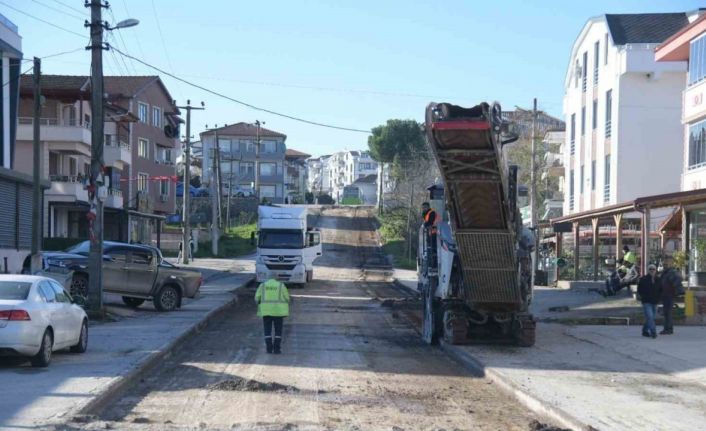 Yunus Emre Caddesi asfalta hazırlanıyor