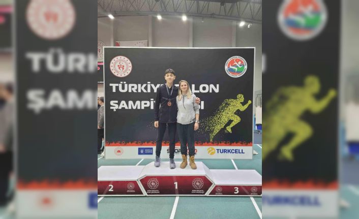 Afyonlu sporcu uzun atlamada Türkiye üçüncüsü oldu