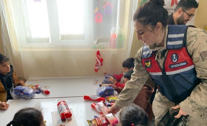 Ağrı’da jandarmadan ilkokul öğrencilerine ‘Mahremiyet’ eğitimi