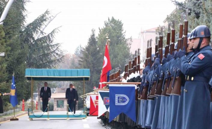 Bakan Güler, Kosova Savunma Bakanı Maqedonci ile bir araya geldi