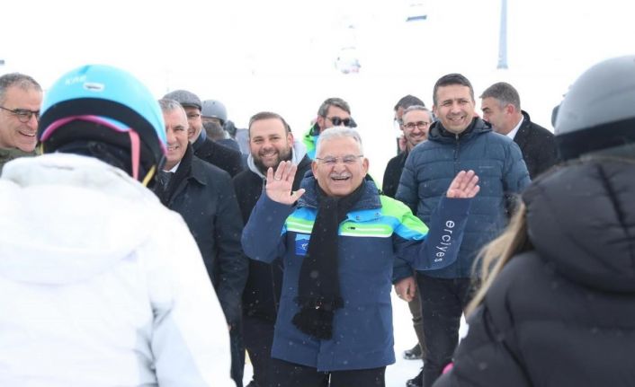 Başkan Büyükkılıç, Erciyes’te kayak tutkunlarıyla bir araya geldi