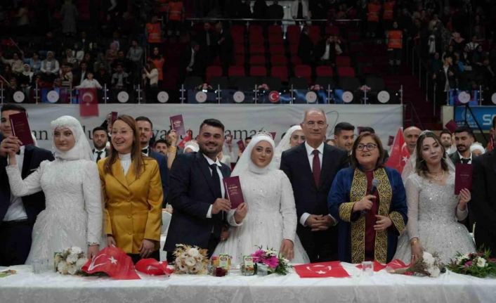 Başkan Fatma Şahin 250 çiftin nikahını kıydı