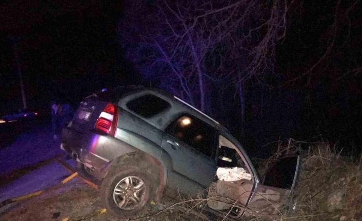 Bilecik’te alkollü sürücünün kullandığı araç köprüden aşağı düştü, 2 yaralı