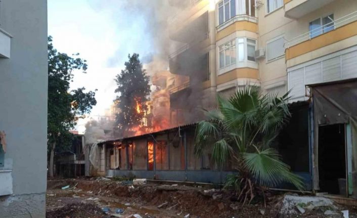 Boş restoranda yangın çıktı, mahalleli isyan etti