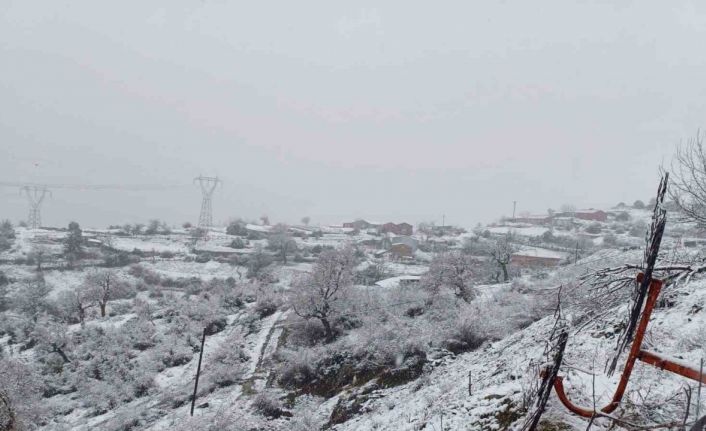 Çanakkale’de kar yağışı etkili oluyor