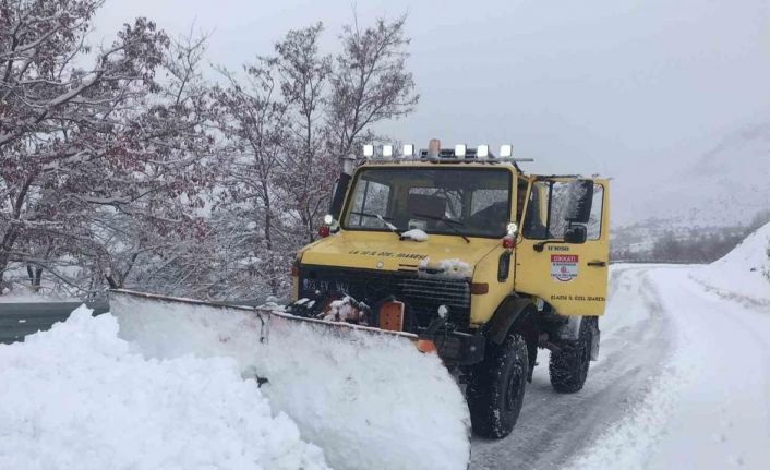 Elazığ’da  kapalı 3 köy yolunda çalışmalar sürüyor