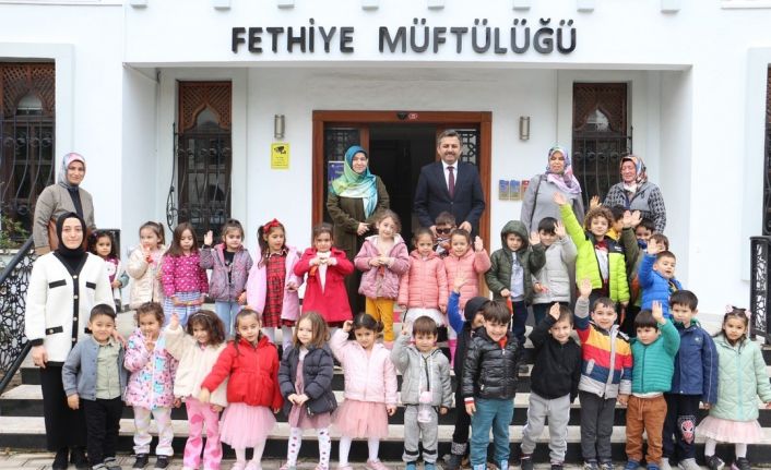 Fethiyeli minikler kumbaralarını Filistin için açtı