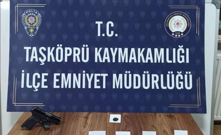 Kastamonu’da uyuşturucu ve ruhsatsız silahla yakalanan 5 kişi gözaltına alındı