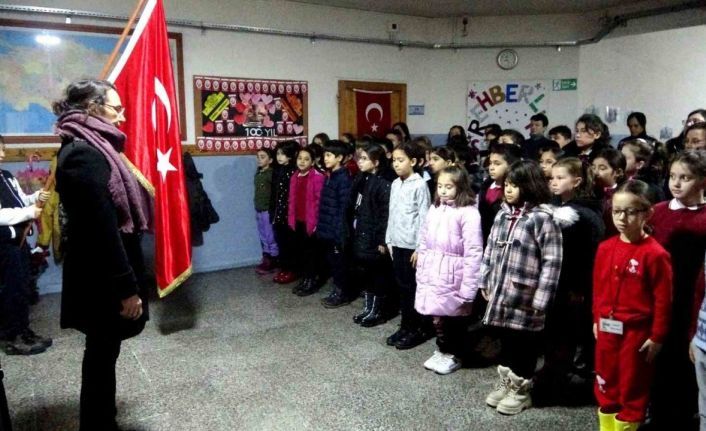 Muğla’da okullarda şehitler için saygı duruşunda bulunuldu