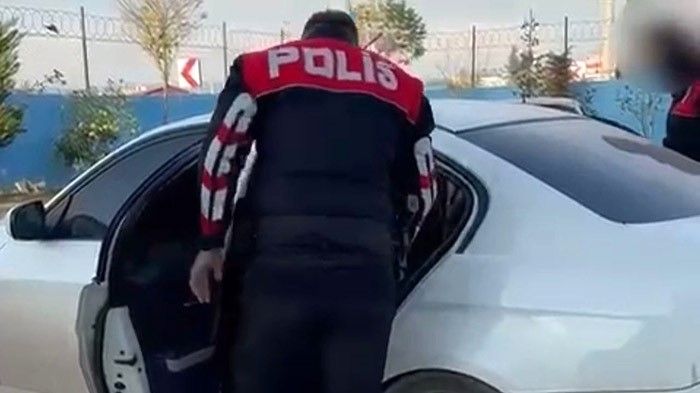 Osmaniye’de durdurulan otomobilde ruhsatsız tabanca ele geçirildi