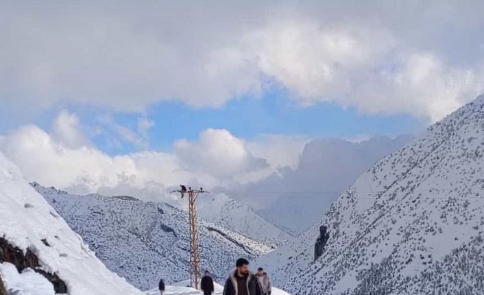 Şırnak’ta elektrik arızasının giderilmesi için köylüler ekiplere yardımcı oldu