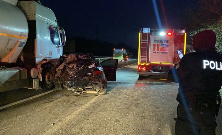 Tanker park halindeki otomobile çarparak 200 metre sürükledi: 1 yaralı