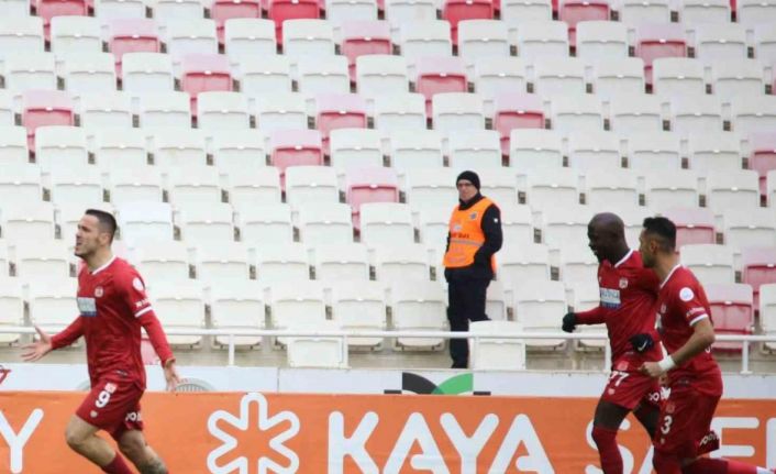 Trendyol Süper Lig: Sivasspor: 1 - Beşiktaş: 0 (İlk yarı)