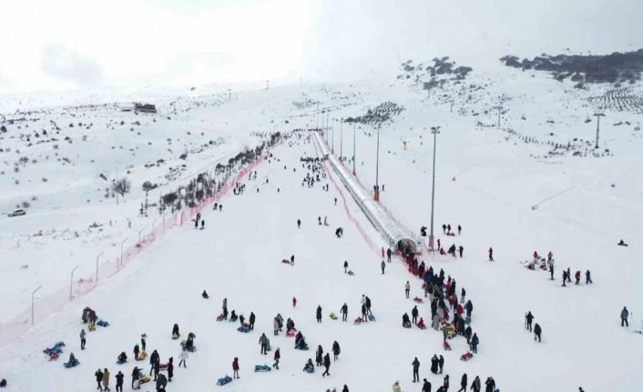 Türkiye’nin en ekonomik kayak merkezi, vatandaşların akınına uğradı