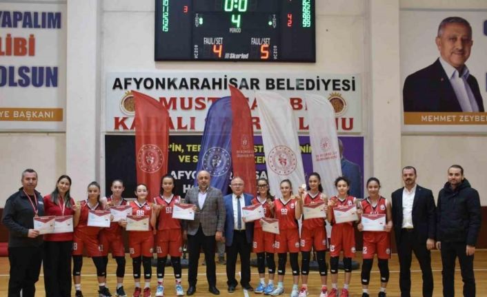 300 sporcunun katıldığı Basketbol Yıldızlar Grup müsabakaları tamamlandı