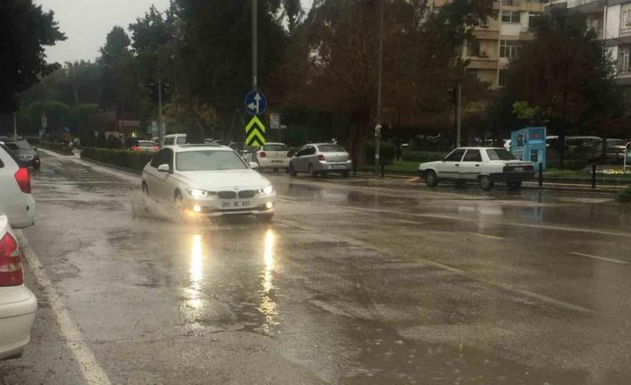 Adana’da yağış etkili olmaya başladı