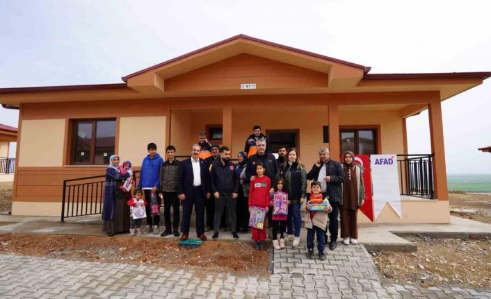 Adıyaman’da köy konutlarının anahtarları teslim edildi