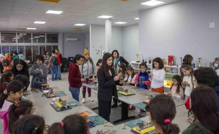 Aileler, sanal gerçekliğin sınırlarını çocuklarıyla birlikte keşfetti