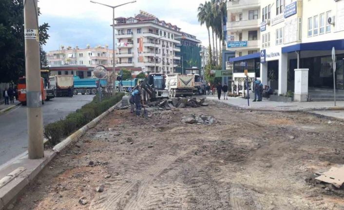 Alanya’da Başkent Kavşağı ile Yunus Emre Caddesi arası yenileniyor