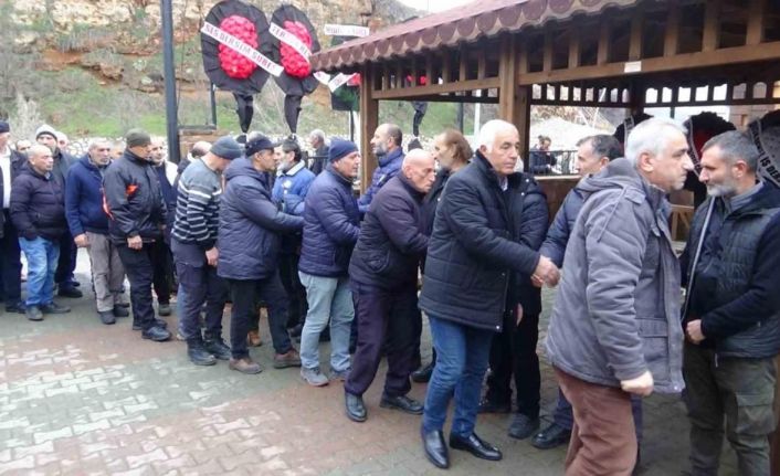 Belediye çalışanının cenazesine yüzlerce kişi katıldı