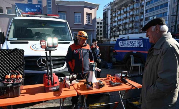 Depremde hayatını kaybedenler dualarla anıldı