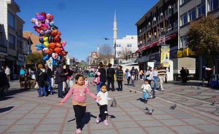 Edirne’de güneşi gören dışarı koştu