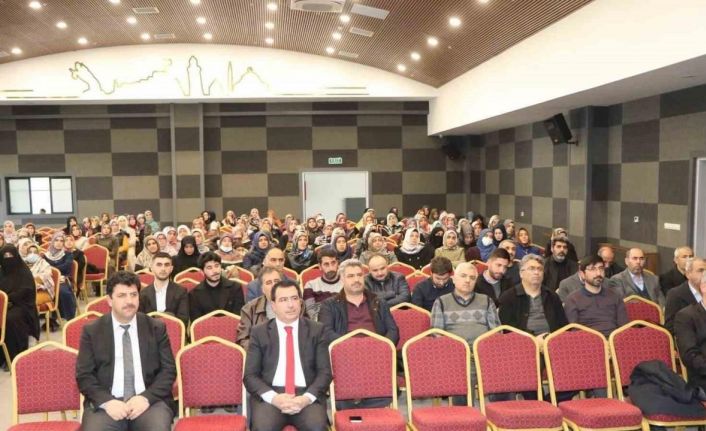 Elazığ’da ‘Örgün Eğitimle Birlikte Hafızlık Projesinin Anlamı’ konferansı