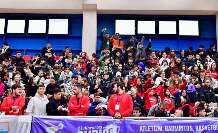 Fatih Belediye Başkanı Turan, Suriçi Basketbol Kupası finalinde gençlerle buluştu