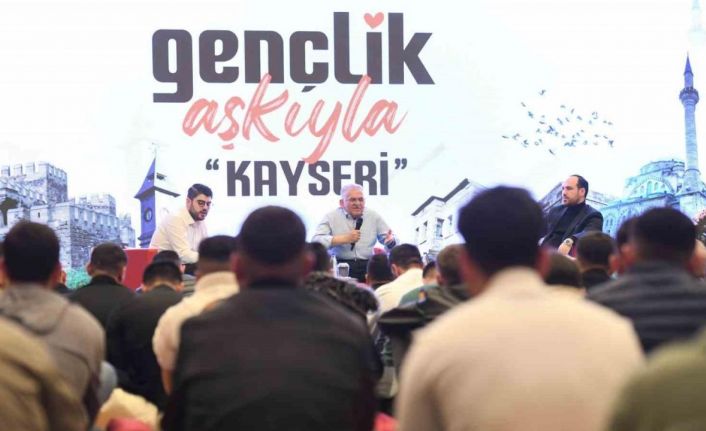 Gençler sordu, Başkan Büyükkılıç, ‘gençlik aşkıyla’ cevapladı