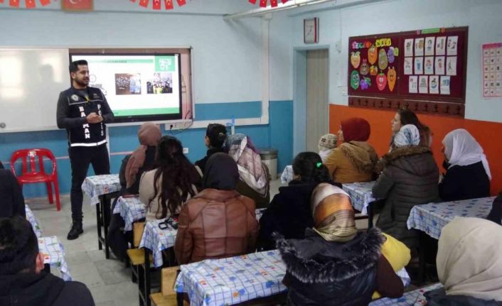 Gercüş’te velilere ’En iyi narkotik polisi anne’ eğitimi verildi