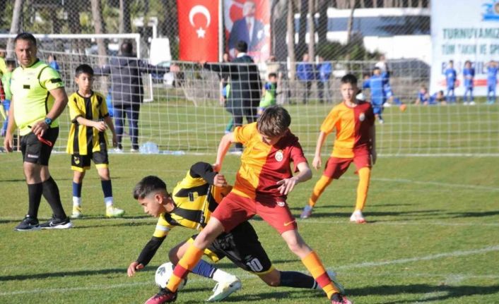 Hayallerinin takımına Antalya’da rakip oldular